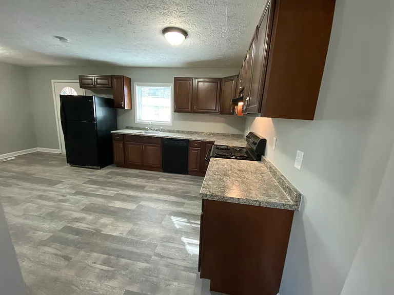 2202 Chestnut Log Dr — Photo 6