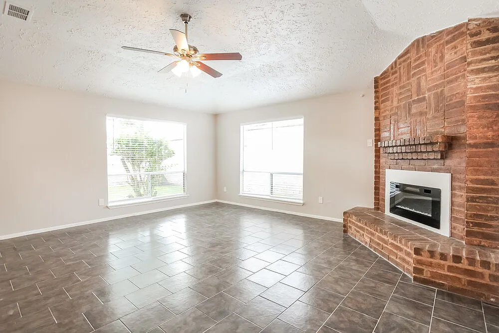 3 bed, 2.0 bath, 1634 sqft, $1,775 — Photo 4