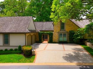 7904 Bristol Ct, Prairie Village, KS 66208