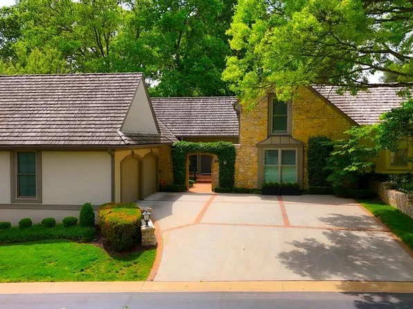 7904 Bristol Ct, Prairie Village, KS 66208