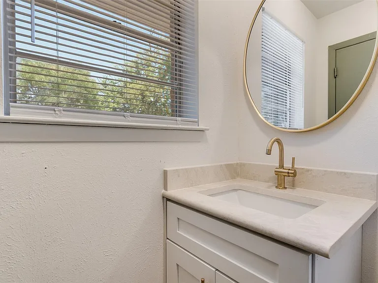 2701 Northview Pl — Photo 8