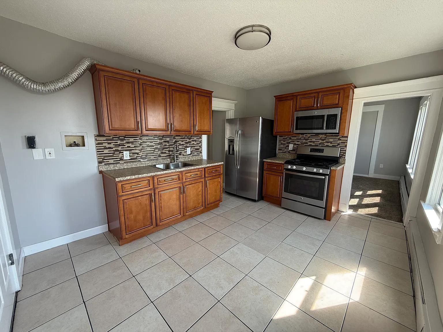 4 bed, 1184 sqft, $1,850 — Photo 2