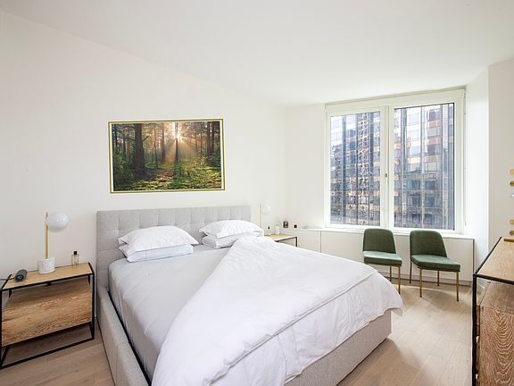 4th image of 1 W 60th St #10D
