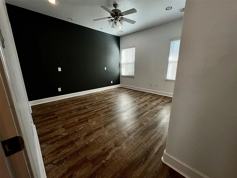 312 Mission Ln — Photo 16