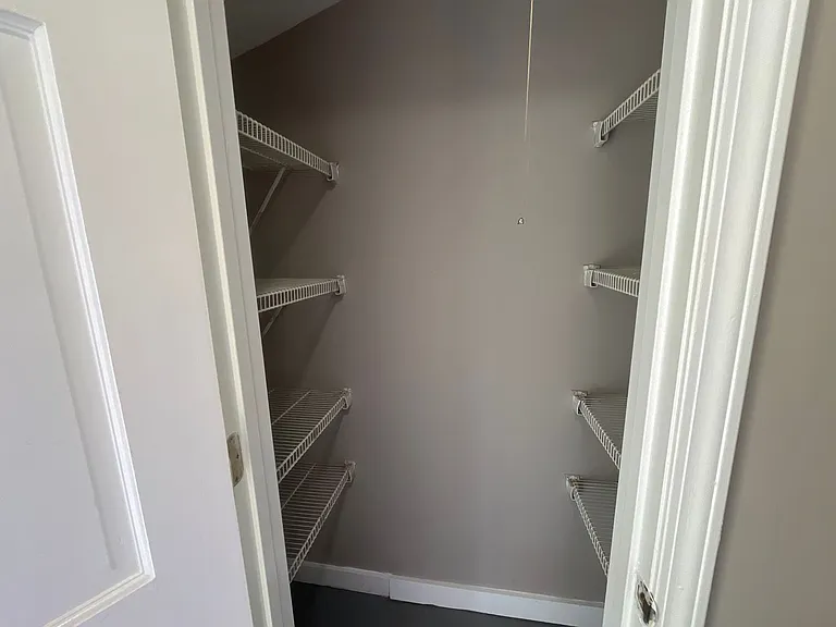 319 E Broadway St — Photo 13