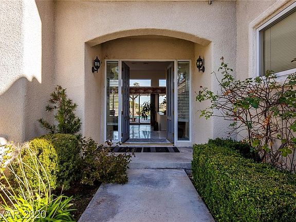 5th image of 2204 Bay Hill Dr