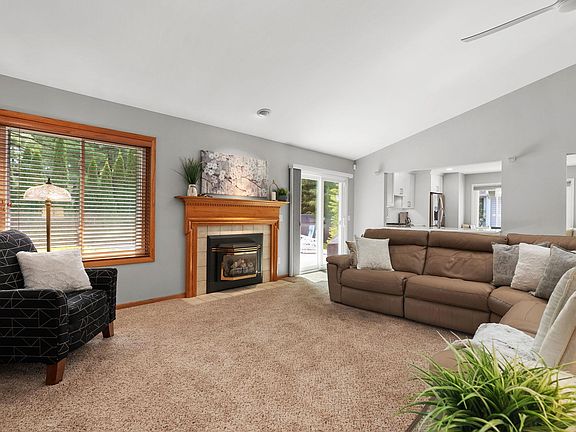 4th image of 827 E Woodland Trl