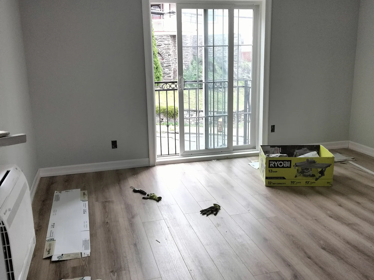 3 bed, 2.5 bath, 2325 sqft, $1,000 — Photo 2
