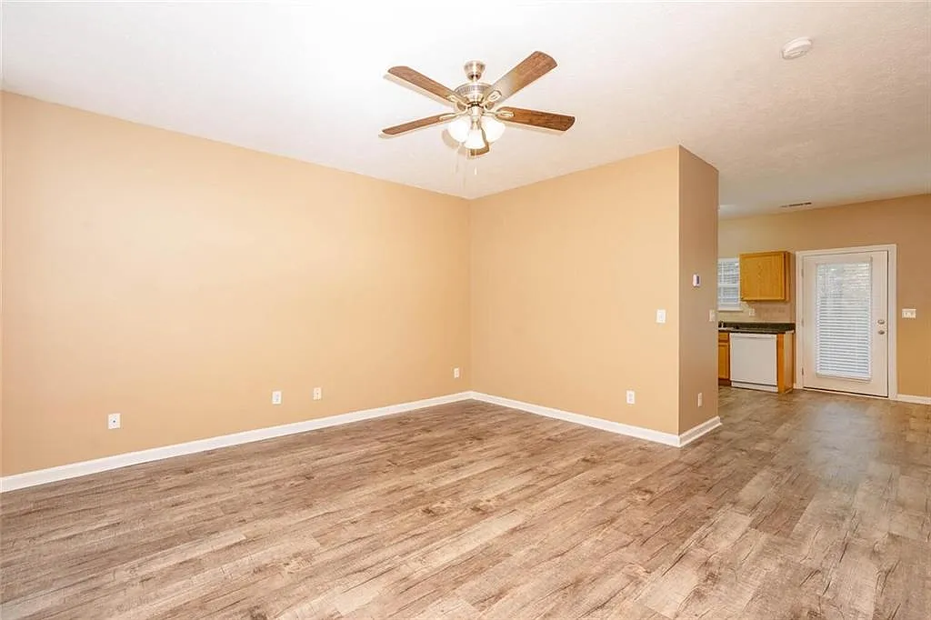2 bed, 2.0 bath, 1403 sqft, $1,650 — Photo 2