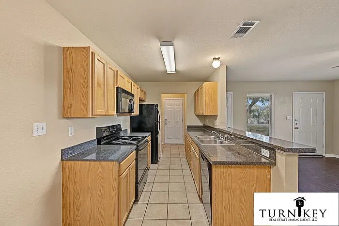 3 bed, 2.0 bath, 1090 sqft, $1,450 — Photo 1