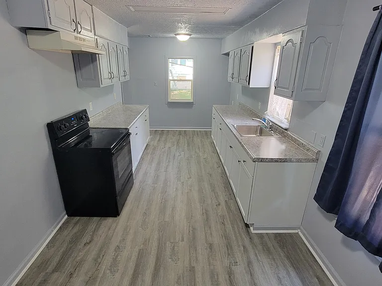 1222 N Chautauqua Ave — Photo 3
