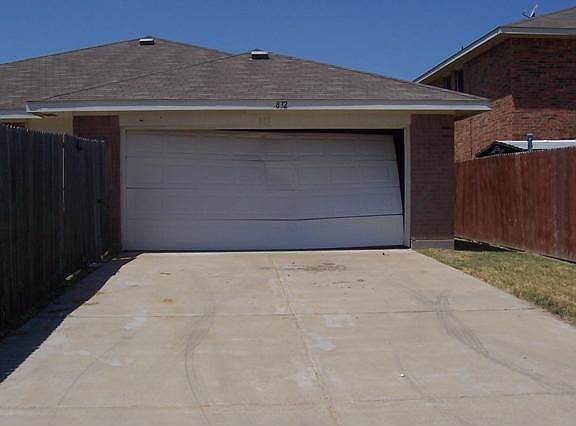 2nd image of 832 Horseshoe Ct