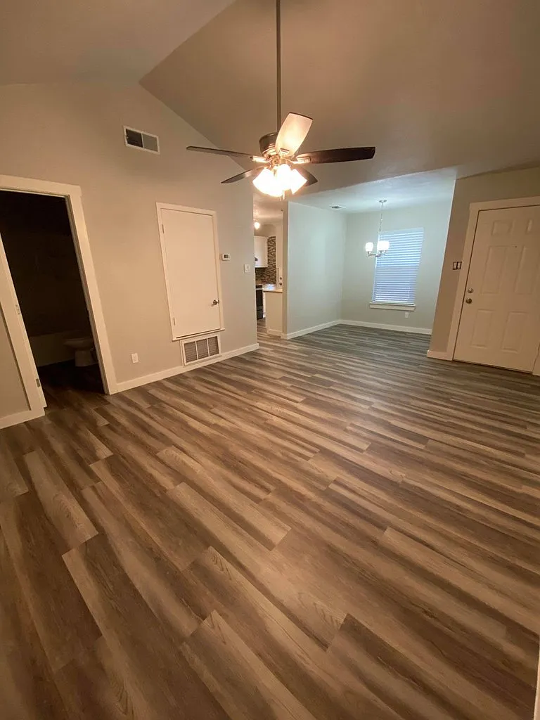 2 bed, 1.0 bath, 847 sqft, $1,350 — Photo 3
