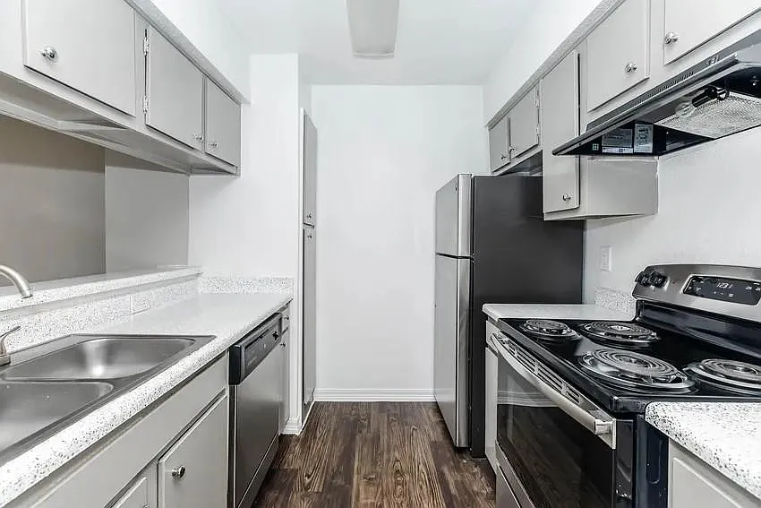 Building Photo - 4400 Memorial Dr #19-2141