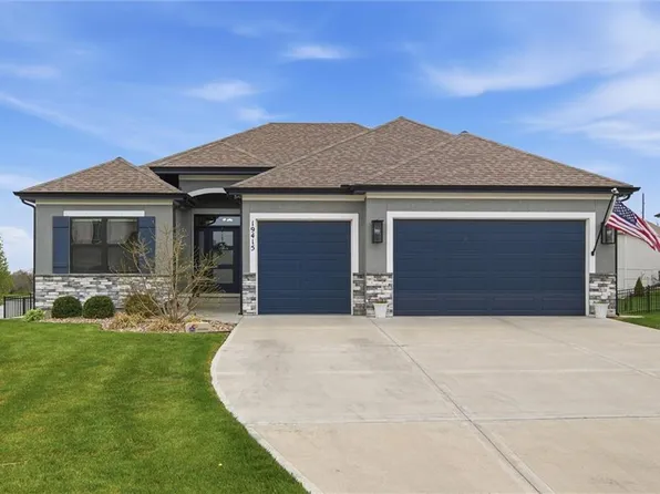 19415 W 201st Ter, Spring Hill, KS 66083
