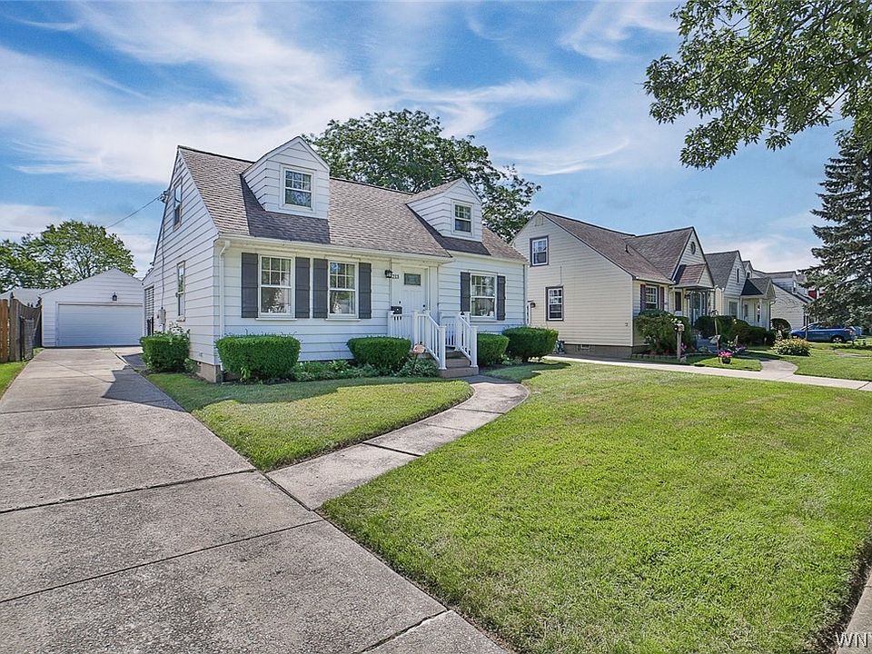 1st image of 213 Pickford Ave