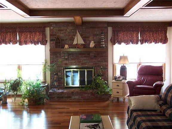3rd image of 1918 Valley Brook Dr