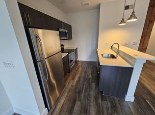 120 Green St #U-212, Newark, NJ 07105
