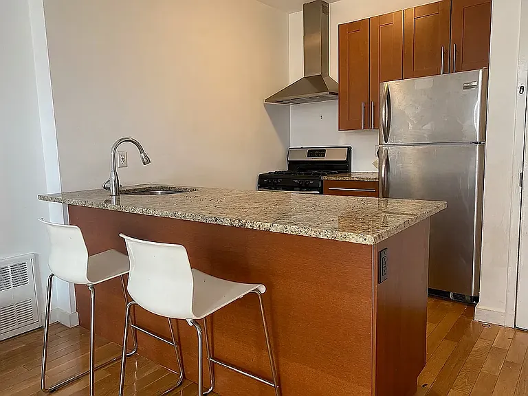 96 Diamond St #4A — Photo 2