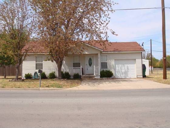 2nd image of 700 N Victoria Ave