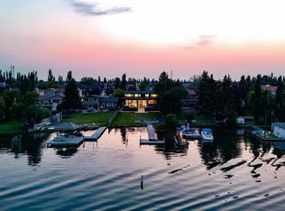 692 W Chestermere Dr, Chestermere, AB T1X 1B5