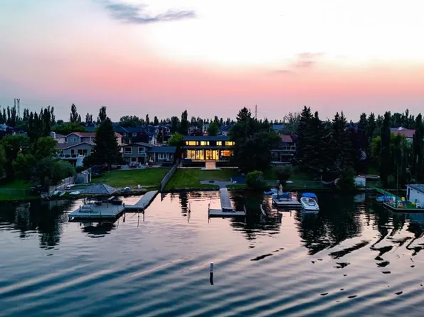 692 W Chestermere Dr, Chestermere, AB T1X 1B5