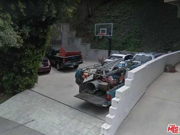 10430 Oletha Ln, Los Angeles, CA 90077