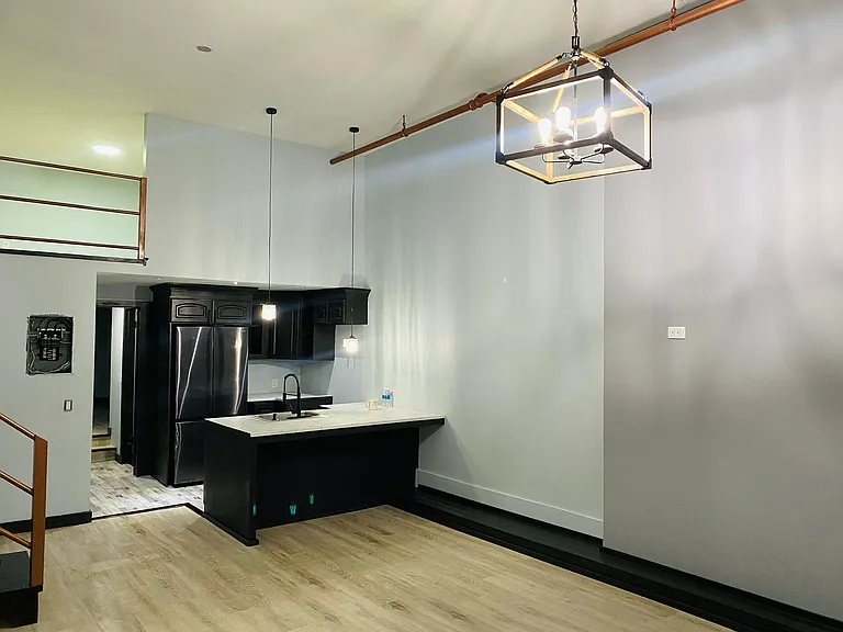136 S Market St #B — Photo 4
