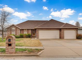 869 E Sparrow Rd, Nixa, MO 65714