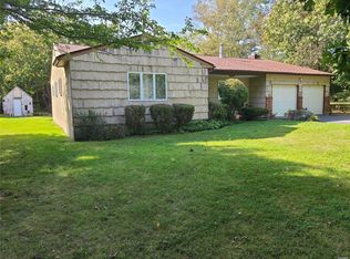 88 Belleview Ave, Center Moriches, NY 11934