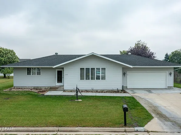 1118 14th St SE, East Grand Forks, MN 56721
