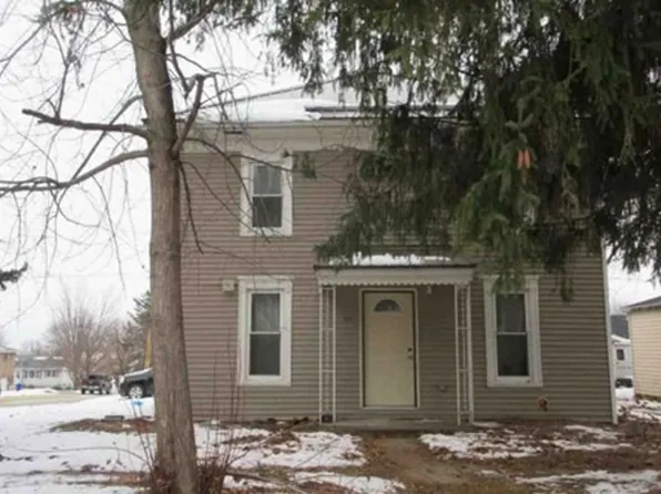 355 2nd St N, Winthrop, IA 50682