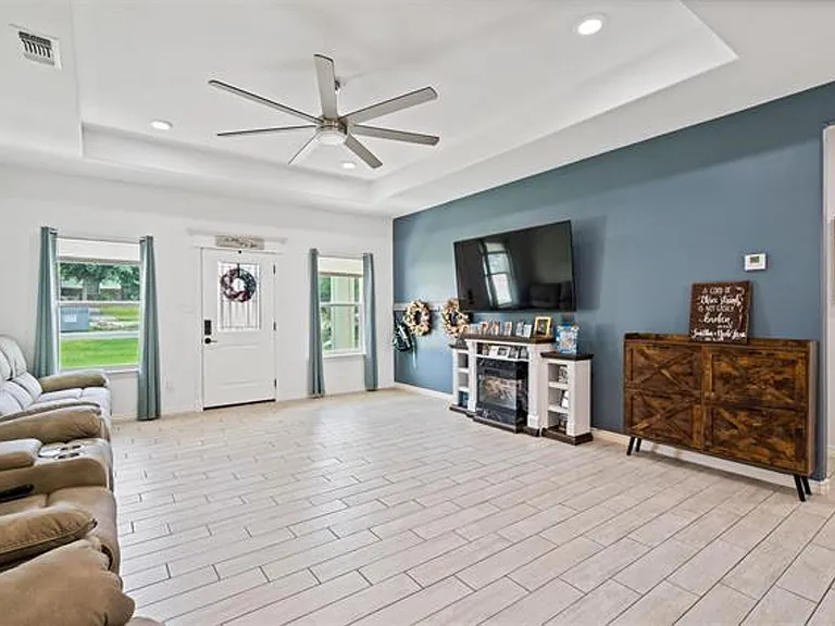 204 Shadow Mountain Dr — Photo 2