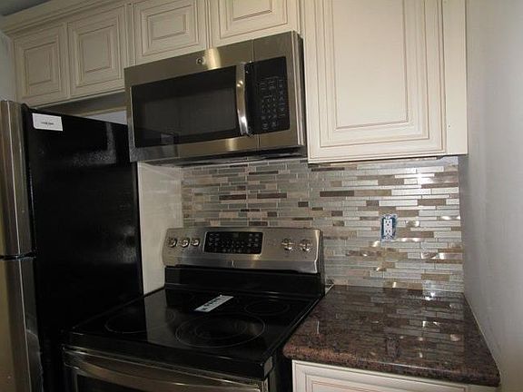 4th image of 2100 NE 51st Ct APT 101