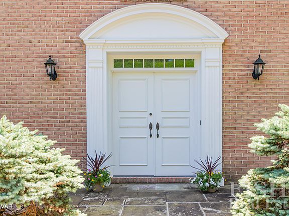 4th image of 220 Reservoir Rd