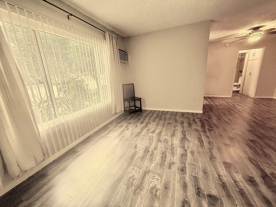 Large New Thermal Windows in LR with garden view. Large dining room.
Kitchen with pass through counter.