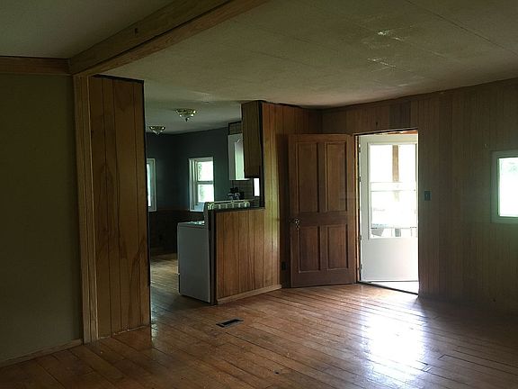 Lr looking into kitchen