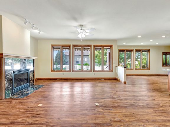 4th image of 1717 Creekside Dr