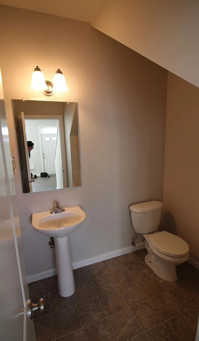 2 bed, 2.5 bath, 1120 sqft, $1,800 — Photo 4
