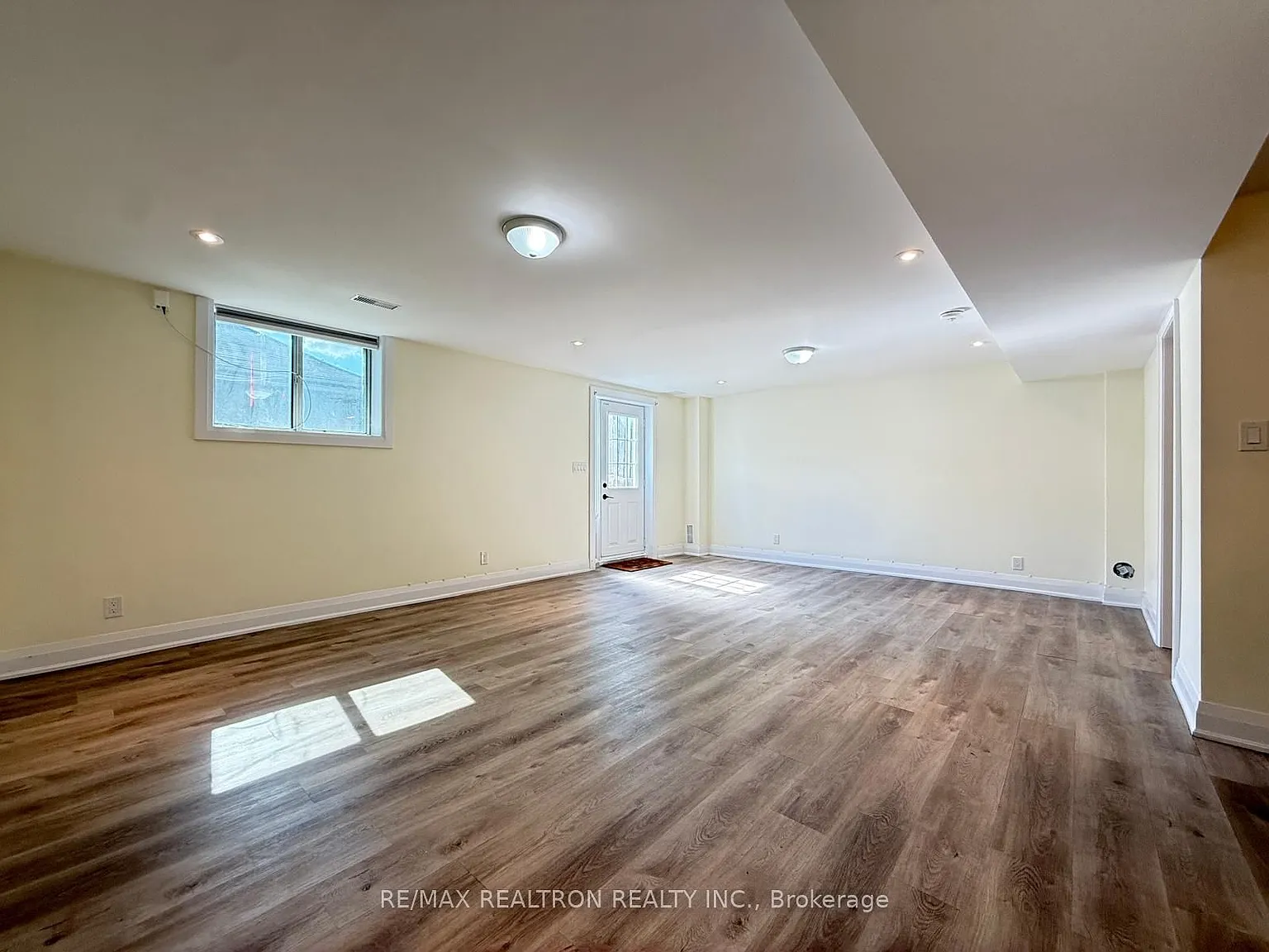 Studio, $1,300 — Photo 1