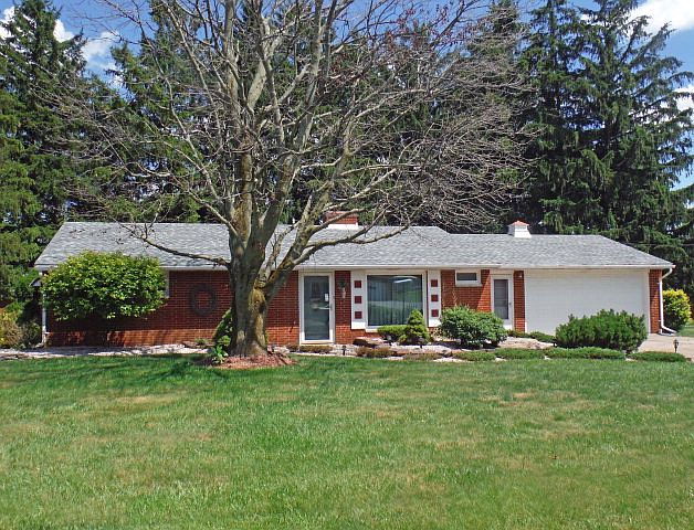 1st image of 172 Brookwood Way S