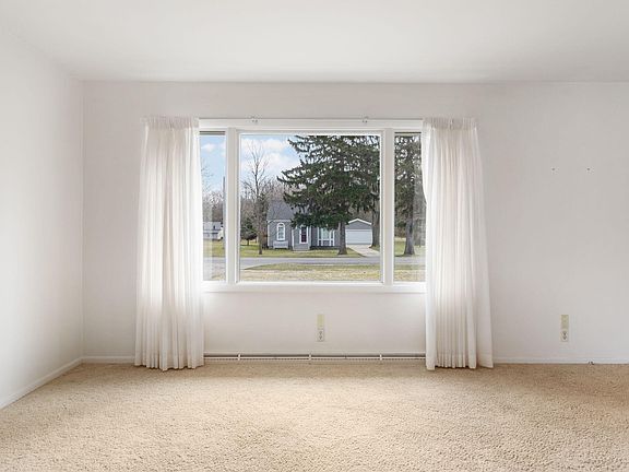 5th image of 180 N 160th Ave