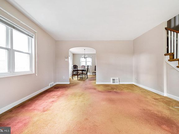 3rd image of 1012 Agnew Dr