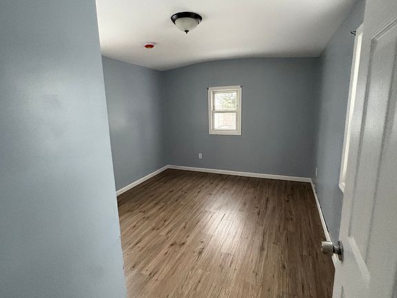 5th image of 700 Park Ave
