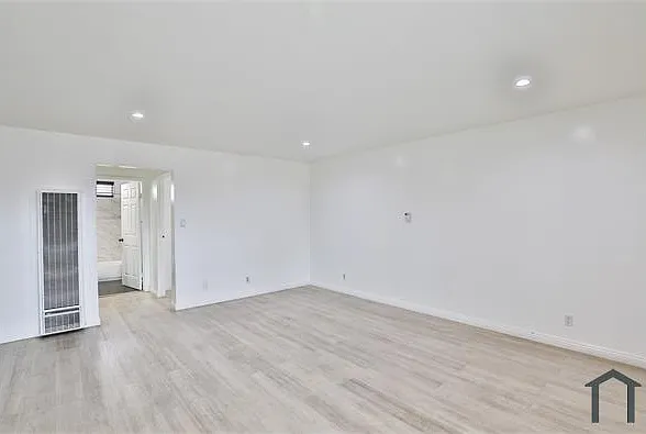 2 bed, 900 sqft, $2,350 — Photo 3