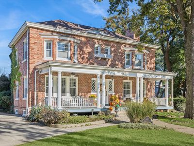 176 Riverside Rd, Riverside, IL, 60546