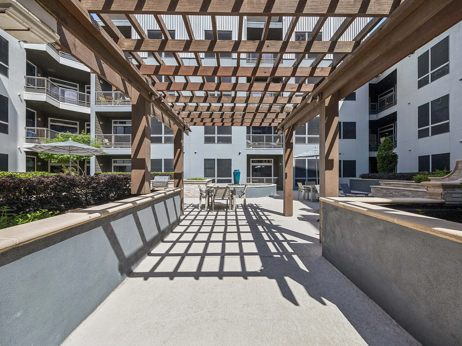 Aston Post Oak — Photo 2
