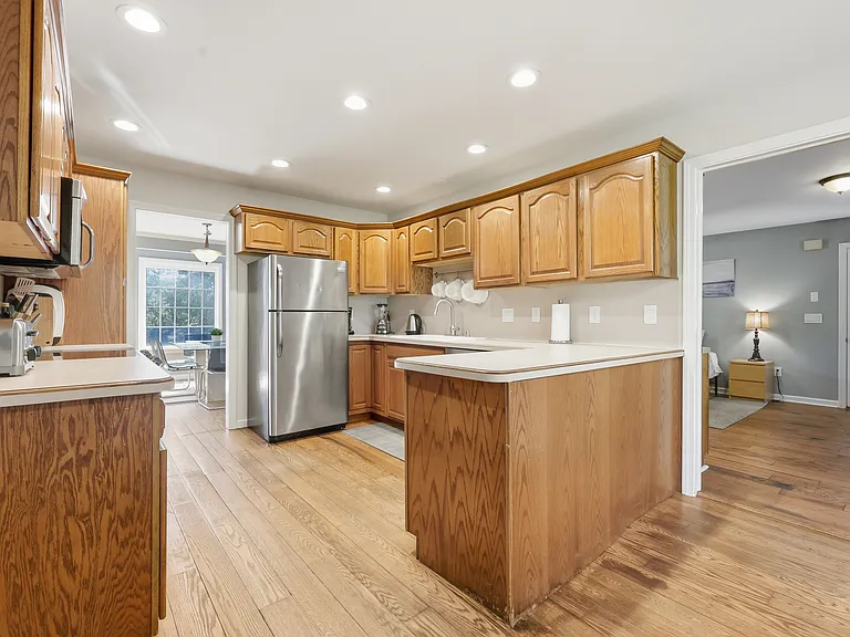 121 W Wakefield Blvd — Photo 9