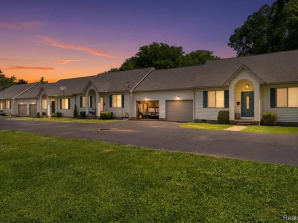 456 Robbe Ave, Belleville, MI 48111