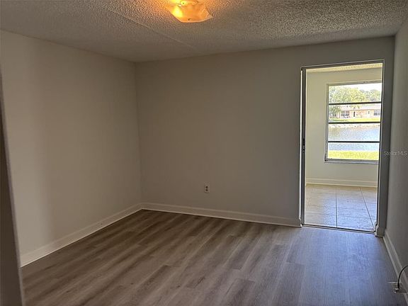 4th image of 4115 Hampton Dr